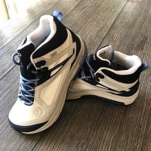 Wms Waterproof Hiking Boot Topo Trailventure Sz 7